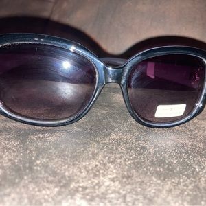New with Tags Tommy Hilfiger Sunglasses
